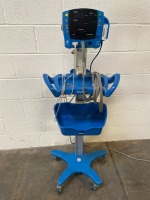 GE DINAMAP V100 CARESCAPE PATIENT MONITOR ON ROLLING STAND