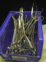 LOT OF CURVED FORCEPS