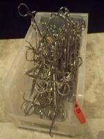 LOT OF VARIOUS FORCEPS