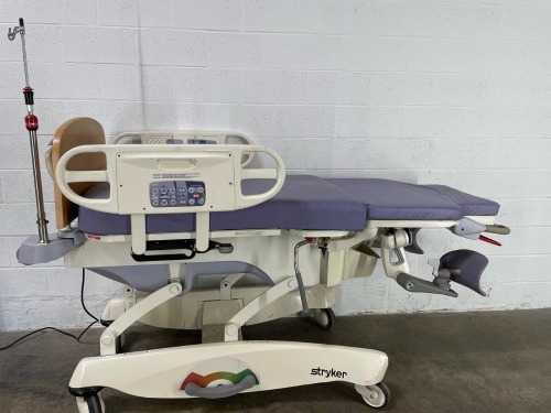 STRYKER TRENDELENBURG BIRTHING BED
