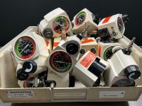 LOT OF VACCUUM REGULATORS