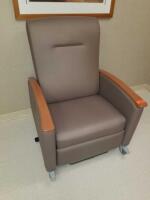 SIEGE BROWN PATIENT ROOM TREATMENT RECLINER