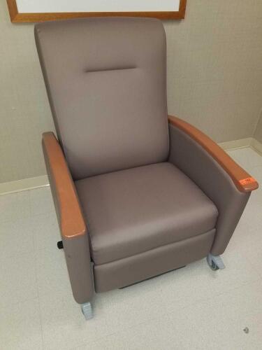 SIEGE BROWN PATIENT ROOM TREATMENT RECLINER