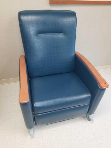 SIEGE BLUE PATIENT ROOM TREATMENT RECLINER