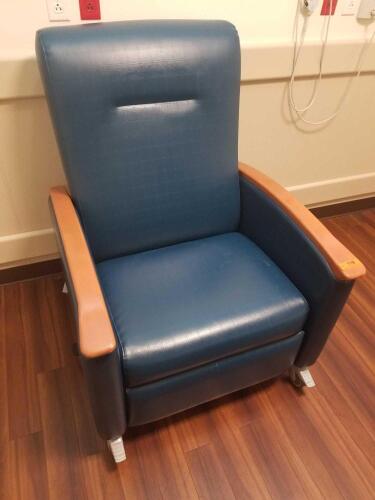 SIEGE BLUE PATIENT ROOM TREATMENT RECLINER