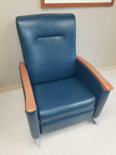 SIEGE BLUE PATIENT ROOM TREATMENT RECLINER