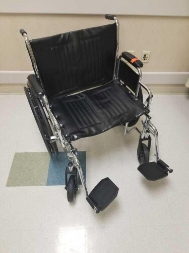 CARDINAL HEALTH 700 LBS CAPACITY WHEELCHAIR