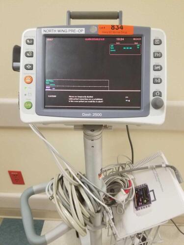 GENERAL ELECTRIC DASH 2500 PATIENT MONITOR ON CART