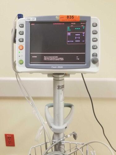 GENERAL ELECTRIC DASH 2500 PATIENT MONITOR ON CART