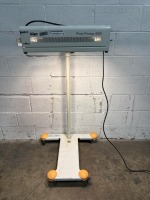 DRAGER PHOTO-THERAPY 4000 PHOTO THERAPY LIGHT ON ROLLING STAND