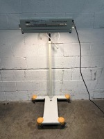 DRAGER PHOTO-THERAPY 4000 PHOTO THERAPY LIGHT ON ROLLING STAND
