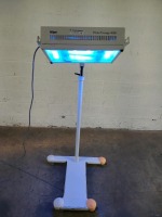 DRAGER PHOTO-THERAPY 4000 PHOTOTHERAPY SYSTEM ON ROLLING STAND