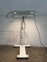 DRAGER PHOTO-THERAPY 4000 PHOTO THERAPY LIGHT ON ROLLING STAND