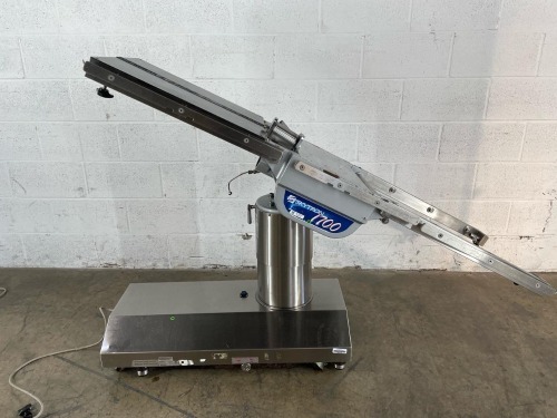SKYTRON 1700 OPERATING ROOM SURGICAL TABLE