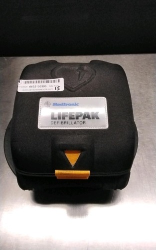 MEDTRONIC LIFEPAK CR PLUS DEFIBRILLATOR W/ CASE