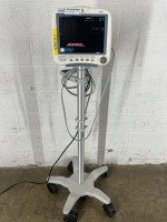 GE DASH 4000 PATIENT MONITOR ON ROLLING STAND