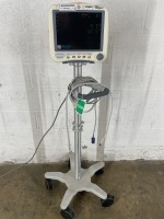 GE DASH 4000 PATIENT MONITOR ON ROLLING STAND