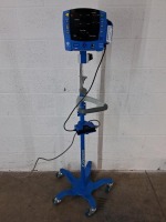 GE DINAMAP V100 CARESCAPE PATIENT MONITOR ON ROLLING STAND