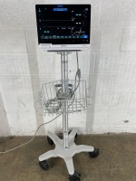 MEDTRONIC RESPARRAY PATIENT MONITOR ON ROLLING STAND