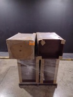 LOT OF BEDSIDE CABINETS