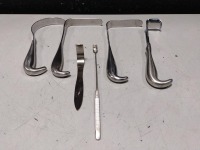 LOT OF RETRACTORS
