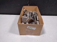LOT OF RICHARDSON RETRACTORS