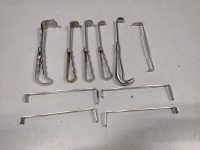 LOT OF RICHARDSON RETRACTORS