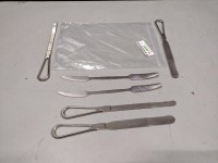 LOT OF ACROMIAL RETRACTORS