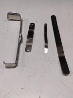 LOT OF RETRACTORS