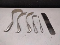 LOT OF RETRACTORS