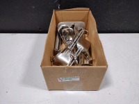 LOT OF RETRACTORS/BLADES