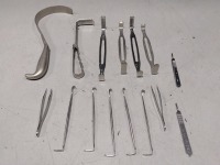 LOT OF RETRACTORS