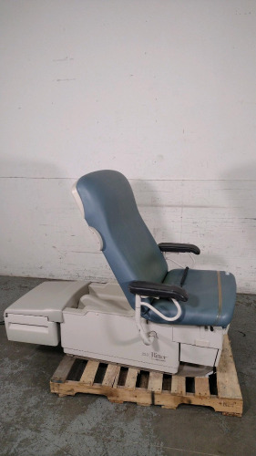 RITTER/MIDMARK 223 POWER EXAM TABLE WITH FOOT CONTROL