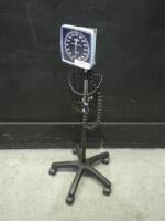 MEDLINE SPHYGMOMANDOMETER ON ROLLIING STAND