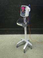 MINDRAY DATASCOPE ACCUTORR V PATIENT MONITOR ON ROLLING STAND