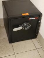 SENTRY KEY PAD SAFE