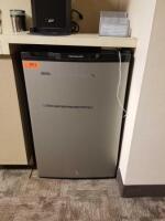 FRIGIDAIRE UNDER COUNTER REFRIGERATOR 