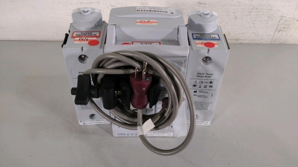 BD 8015 ALARIS PCU INFUSION PUMP WITH (2) 8100 BD ALARIS PUMP MODULES