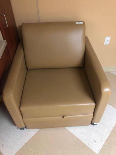 STRYKER MEDICAL PROSOURCE TAN PATIENT ROOM CONVERTIBLE SLEEPER/CHAIR