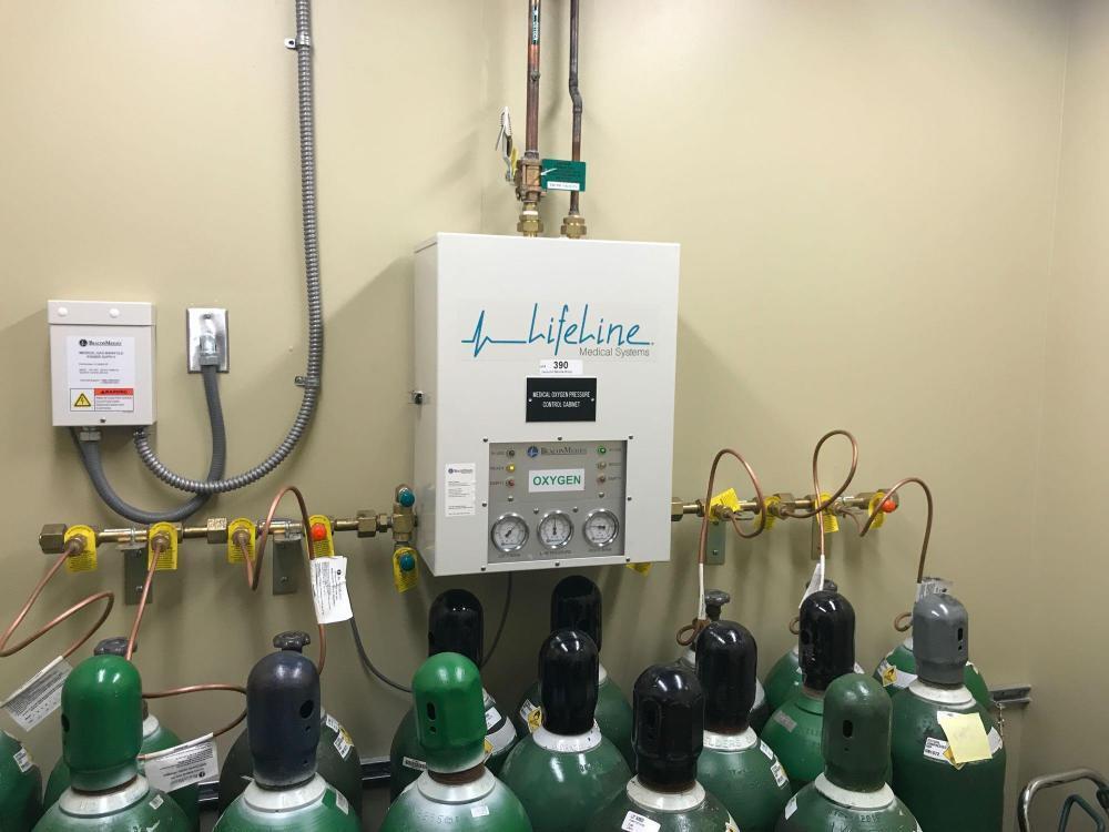 BEACON MEDAES LIFELINE MEDICAL OXYGEN CONTROL CABNET (PROFFESIONAL DE ...