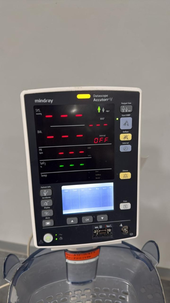 MINDRAY DATASCOPE ACCUTOR V VITAL SIGNS MONITOR ON ROLLING STAND