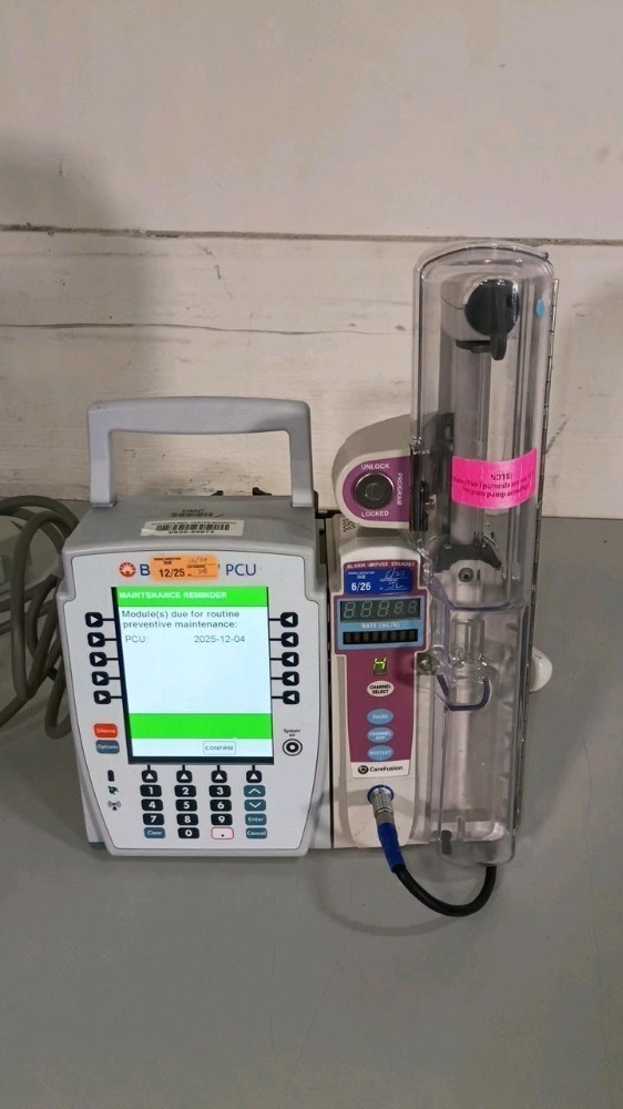 BD 8015 ALARIS PCU INFUSION PUMP WITH (1) 8120 ALARIS PCA MODULE