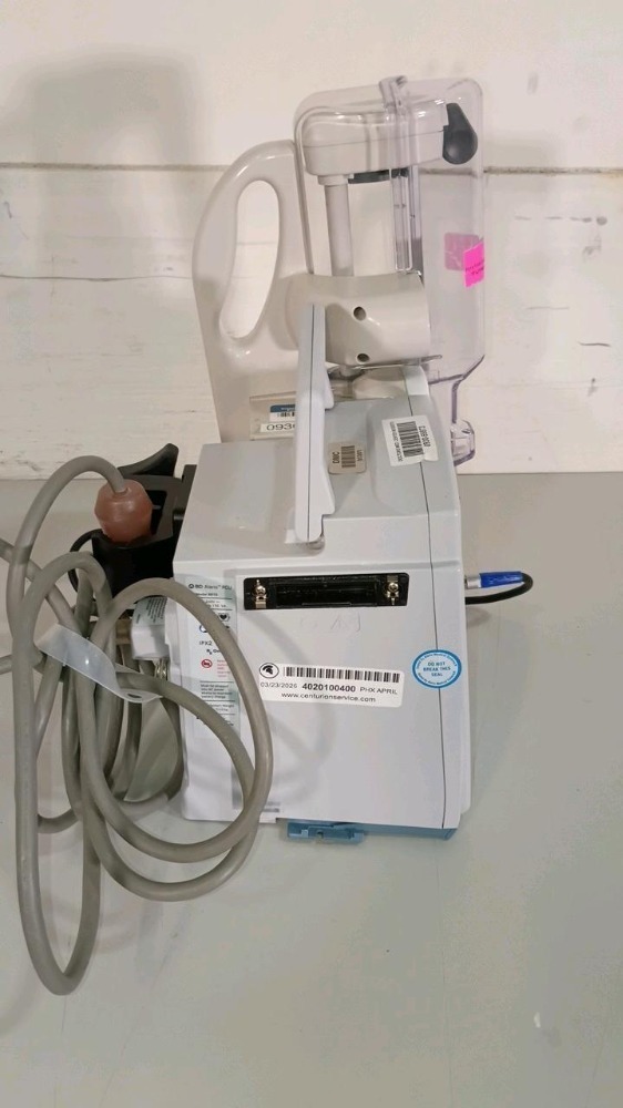 BD 8015 ALARIS PCU INFUSION PUMP WITH (1) 8120 ALARIS PCA MODULE
