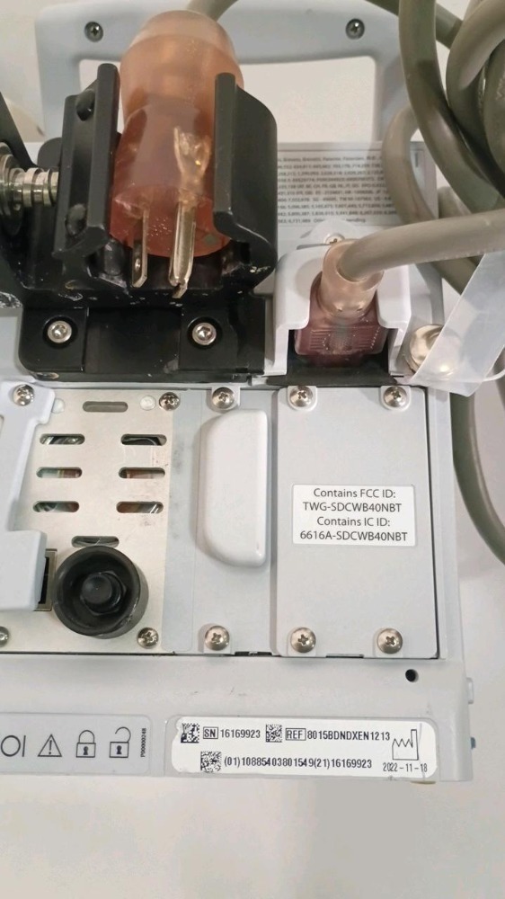 BD 8015 ALARIS PCU INFUSION PUMP WITH (1) 8120 ALARIS PCA MODULE