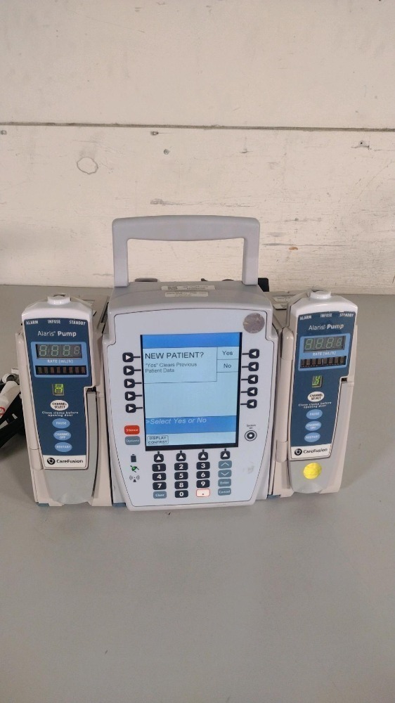 BD 8015 ALARIS PCU INFUSION PUMP WITH (2) 8100 ALARIS PUMP MODULES