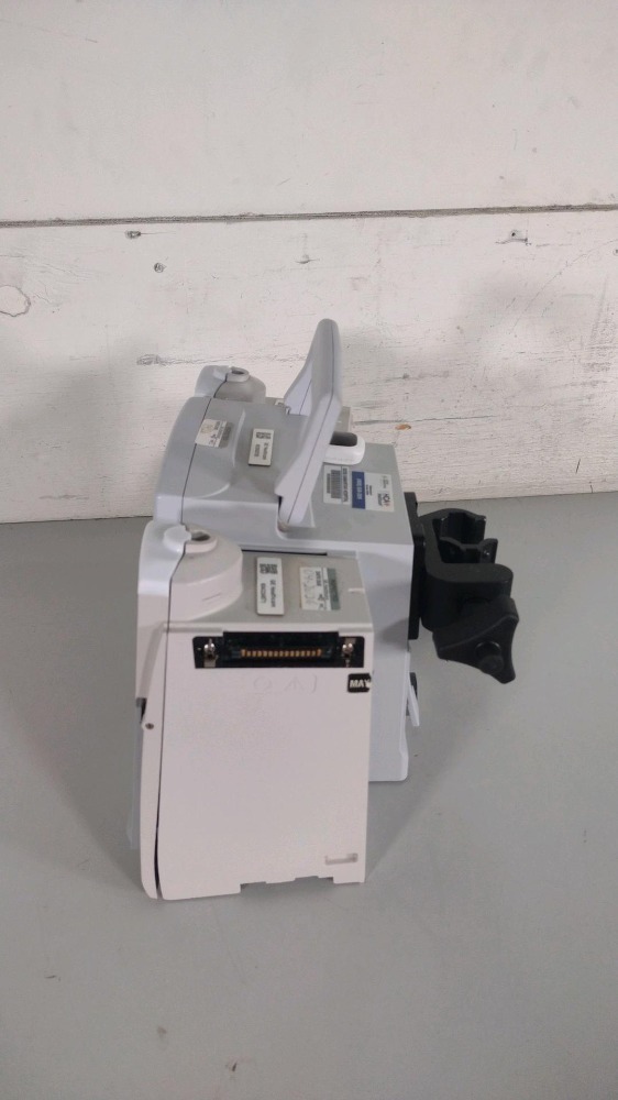 BD 8015 ALARIS PCU INFUSION PUMP WITH (2) 8100 ALARIS PUMP MODULES