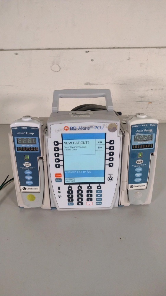 BD 8015 ALARIS PCU INFUSION PUMP WITH (2) 8100 ALARIS PUMP MODULES