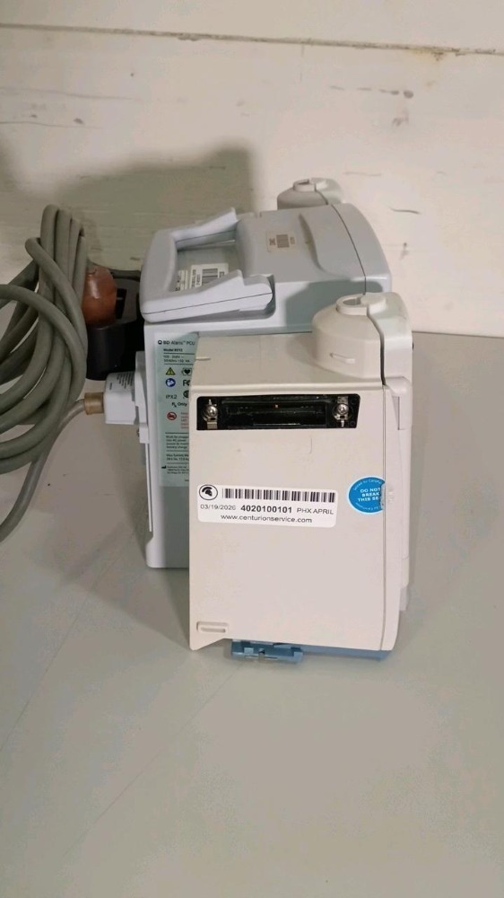 BD 8015 ALARIS PCU INFUSION PUMP WITH (2) 8100 ALARIS PUMP MODULES