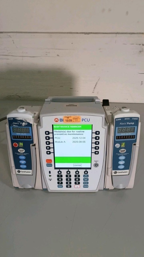 BD 8015 ALARIS PCU INFUSION PUMP WITH (2) 8100 ALARIS PUMP MODULES