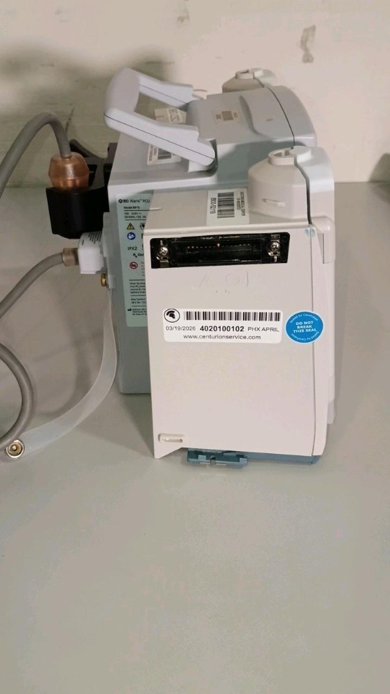BD 8015 ALARIS PCU INFUSION PUMP WITH (2) 8100 ALARIS PUMP MODULES